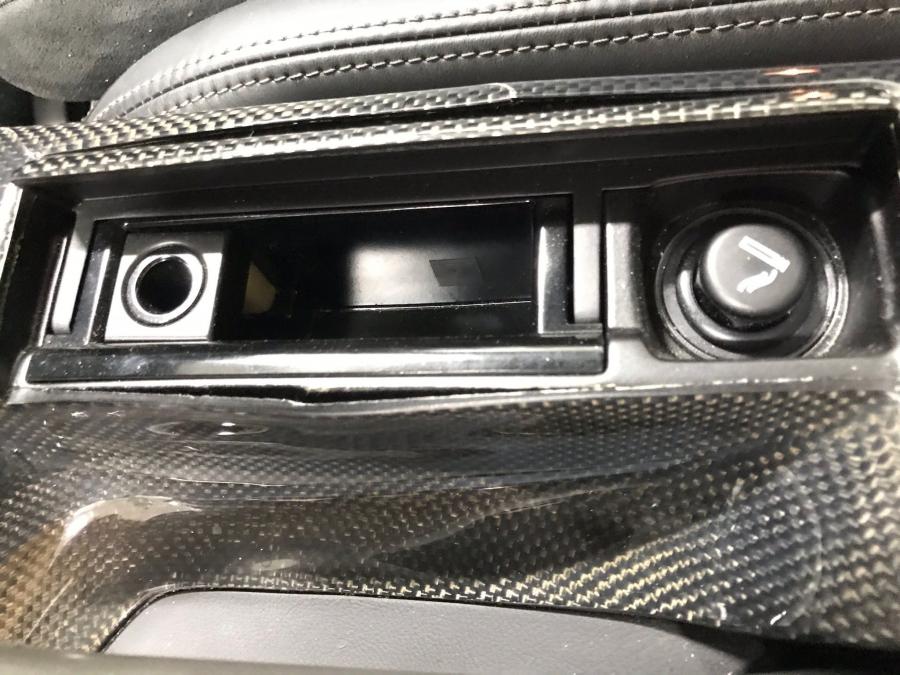 Детали интерьера Porsche 911 GT2 (997) 2008 года  (NA) (фото 61 из 107)